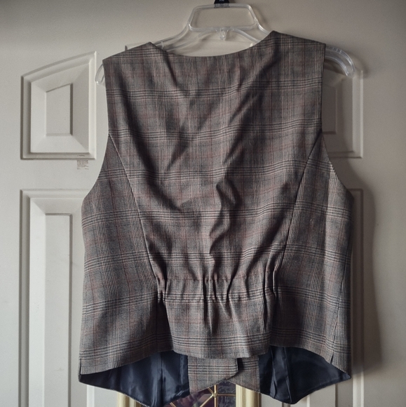 Women's Vest - Picture 4 of 4